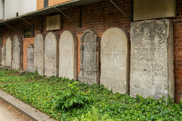 Grabsteine im Alten Jüdischen Friedhof in Berlin