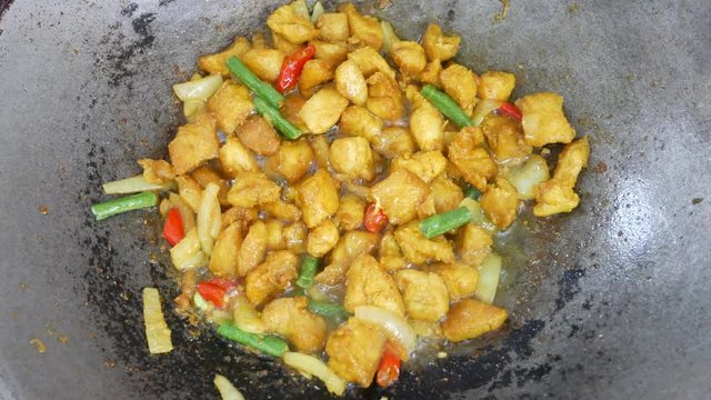 Turmeric fried chicken. The chicken is cut into small pieces and fried with turmeric. Fry in a pan using hot cooking oil. The origin of this dish is from Thailand.