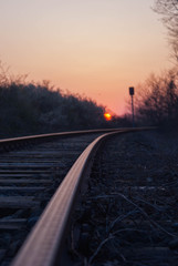 Fototapeta na wymiar Schienen bei Sonnenuntergang
