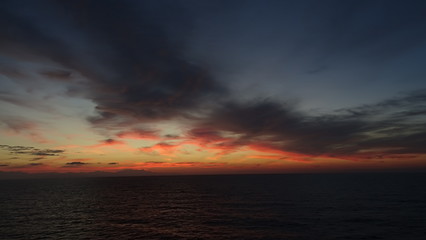 Obraz premium verfärbert Wolkenhimmel vor Sardinien