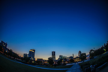 横浜みなとみらいの街並みと夕景