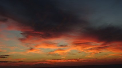 Fototapeta premium Verfärbter Wolkenhimmel