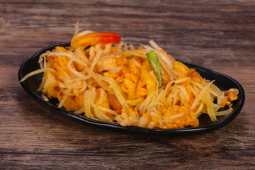 Thai salad with papaya and prawn