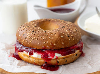 bagel with cream cheese