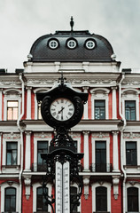 Fototapeta na wymiar old clock in the city