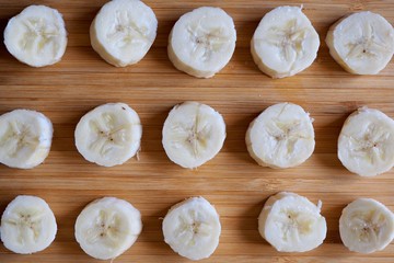 Fototapeta na wymiar slices of chopped peeled bananas food background 