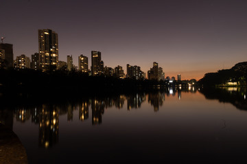 Fototapeta na wymiar Londrina skyline in the night