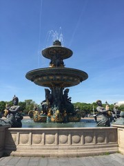 Fototapeta na wymiar Brunnen in Paris