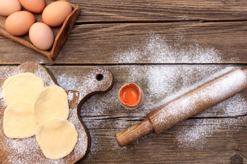 We make dough for pies on a wooden tabletop. © Roman