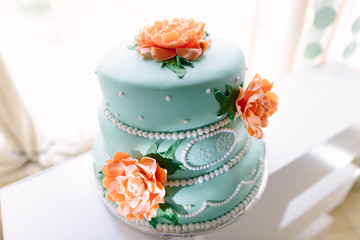 Obraz na płótnie Canvas wedding cake with beads and decorated with flowers