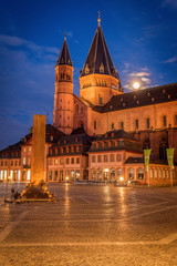Fototapeta premium Mainz Cathedral at evening