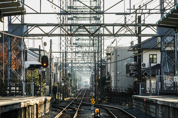 西武多摩川線・多磨駅の鉄塔と線路