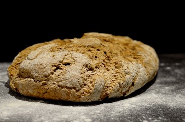 chleb
piekarnia
domowa piekarnia
mąka
wypieki
kromka chleba
kromki chleba
kuchnia
piekarnik
chleb razowy