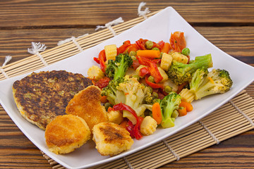 vegetables gorse or tomatoes corn peas bell peppers carrots on plate