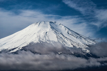 Fototapeta na wymiar 富士山と雄大な空（山中湖から撮影）