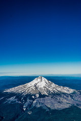 Fototapeta na wymiar Beautiful snowy mountain in Oregon