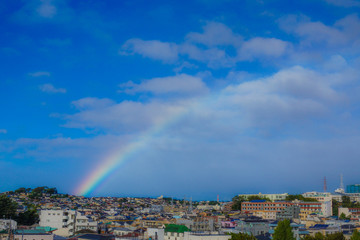 虹と横浜大口の街並み