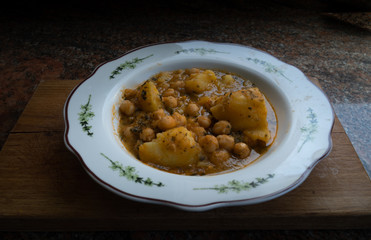 chickpeas with spinach and potatoe
