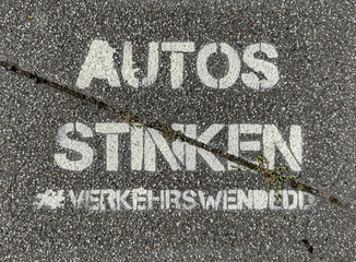 "Autos stinken - #Verkehrswende"