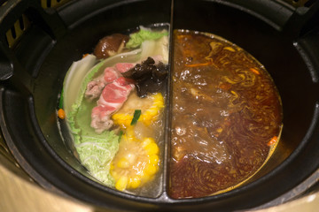 中華料理　鴛鴦火鍋