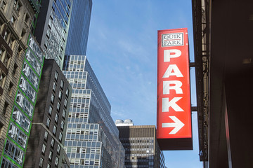 Naklejka premium Parking garage sign attached to a wall building