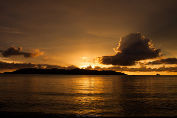 Naklejka na ściany i meble Sabah Sunset over the sea