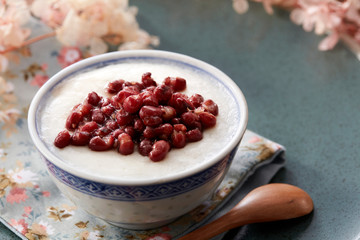 Chinese traditional dessert, red bean double skin milk
