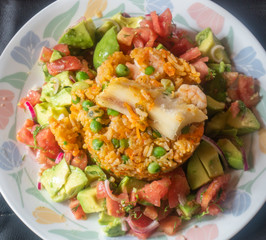 salad with shrimp and avocado
