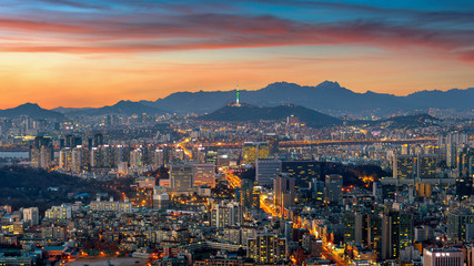 Obraz premium Seoul cityscape at twilight in South Korea.