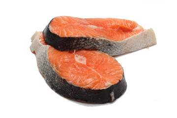 rodaja fresca de salm&oacute;n aislada 