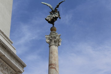Fototapeta na wymiar Italian Statue 