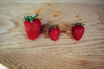 Erdbeeren auf dem Tisch