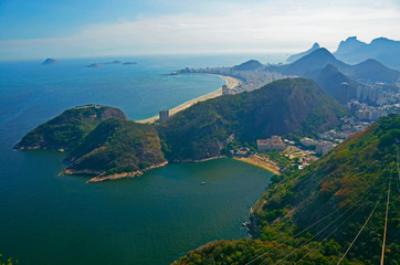 Fototapeta na wymiar Panorama na miasto Rio de Janeiro, malownicza sceneria i widok na plaże Ipanema oraz Copacaana