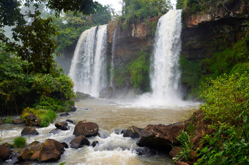 Wodospad Iguazu, najpiękniejsze wodospady świata, cud natury na granicy państw: Brazylia, Argentyna, Paragwaj