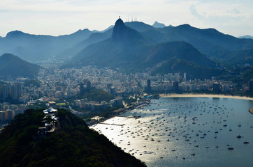 Panorama na miasto Rio de Janeiro w Brazylii, tuż przed zachodem Słońca. Widok z góry o nazwie...