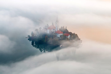 Fototapeta premium Autumn landscape of Bled Lake, at sunrise