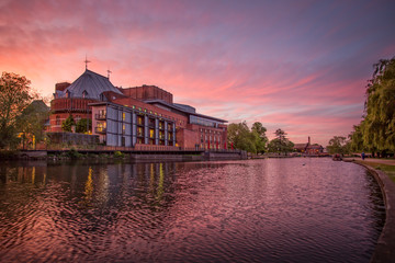 Obraz premium Sunset over the RSC built on the banks of the River Avon in Stratford upon Avon, Warwickshire England UK