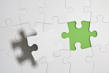 Obraz premium Puzzle casse tete complication piece assemblage environnement vert ecologie