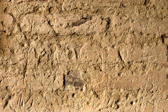 Traces sur le pis&eacute; de la ferme de la For&ecirc;t &agrave; Courtes, France