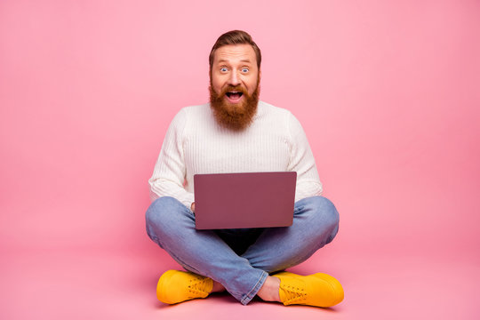 Full body photo astonished guy freelancer entrepreneur work laptop search social media discounts impressed scream wow omg wear good look sweater jeans isolated pastel color background