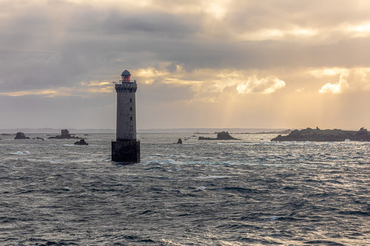 Sailing inside Ushant, Passage du Fromveur