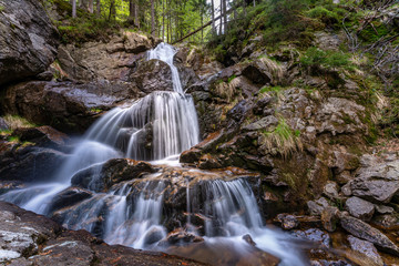 Fototapeta premium Wanderung zu den Rißloch Wasserfälle bei Bodenmais | Naturerlebnis Bayerischer Wald