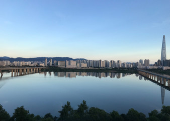 Fototapeta premium buildings and blue lake in korea