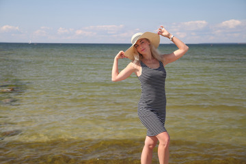 Fototapeta na wymiar woman on the beach at sea