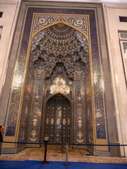 Fototapeta na wymiar Beautiful interior of Sultan Qaboos Grand Mosque, Muscat Oman