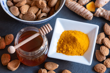 some ingredients to produce the Golden Milk at home