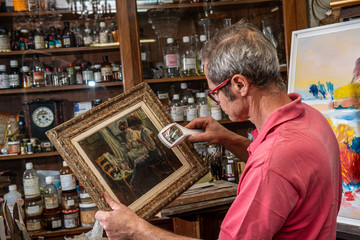 restauration, antiquité, ébéniste.
