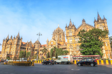 Obraz premium MUMBAI, INDIA - February 29 2020: Chhatrapati Shivaji Terminus railway station or CTS, UNESCO world heritage site landmark in Mumbai, India