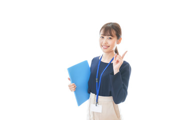 オフィスで働く若いビジネスウーマン