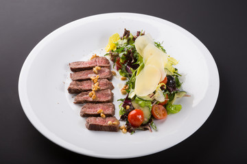 Grilled roast beef salad with parmesan cheese